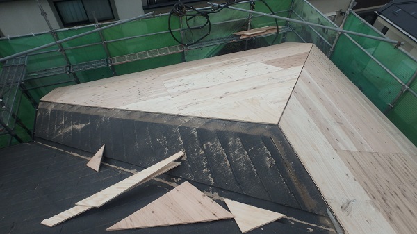 千葉県千葉市　屋根カバー工法　野地板、ルーフィング張り　GUMSTARの改質アスファルトルーフィング (1)