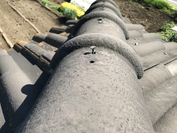 千葉県市原市　屋根塗装・防水工事　現場調査　モニエル瓦　釘の浮き　ベランダのひび割れ (1)