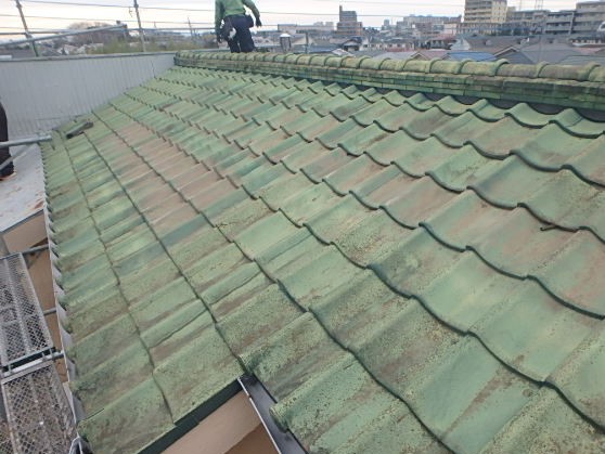 千葉県市原市　屋根葺き替え工事　野地板・ルーフィングの交換　瓦屋根からガルバリウム鋼板へ1