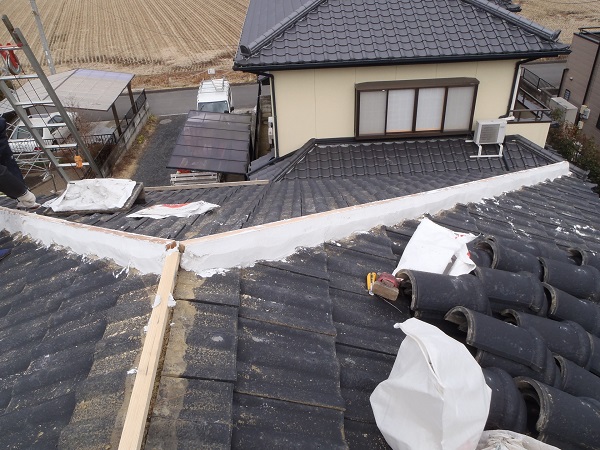 千葉県市原市　瓦屋根・漆喰工事　棟瓦取り直し工事　瓦屋根でメンテナンスが必要なケース (1)
